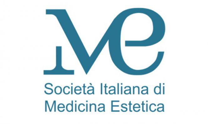 La Repubblica del 12/07/2016 "Mi faccio il filler allo specchio"